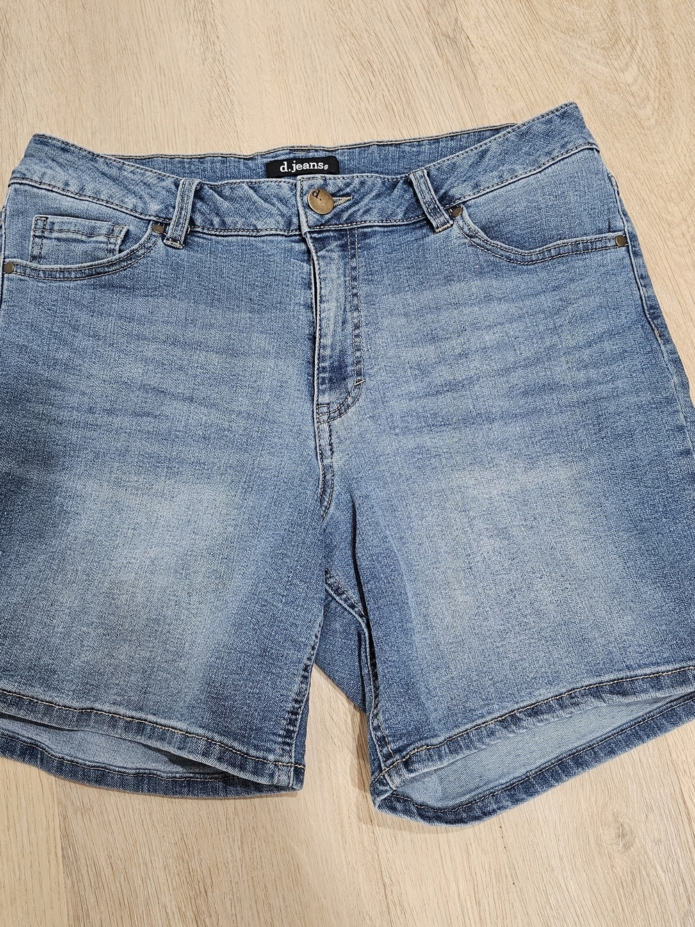 d.jeans Denim Shorts Size 10 Light Wash Mid Rise Stretch Jean Boho Festival